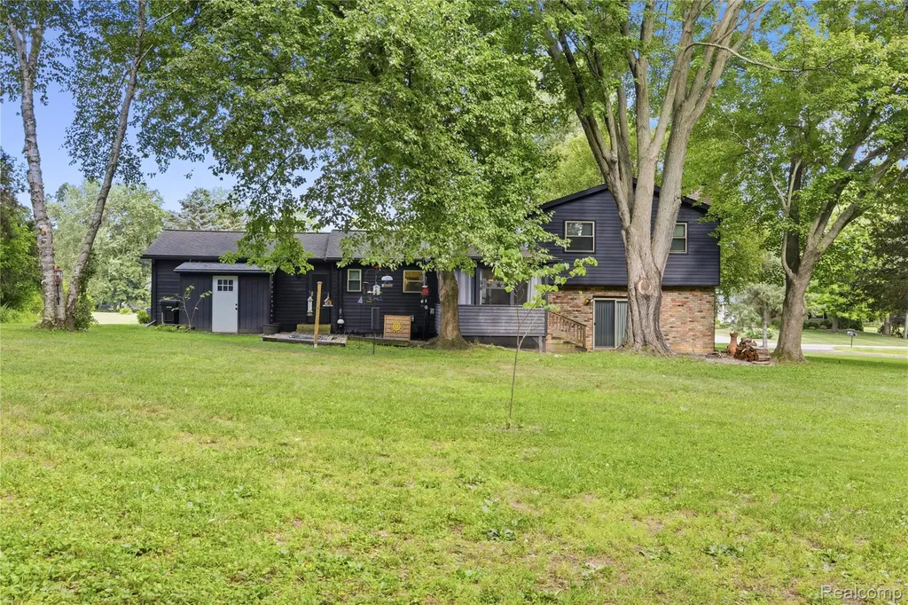 6180 Meyer Avenue Green Oak Township MI 48116