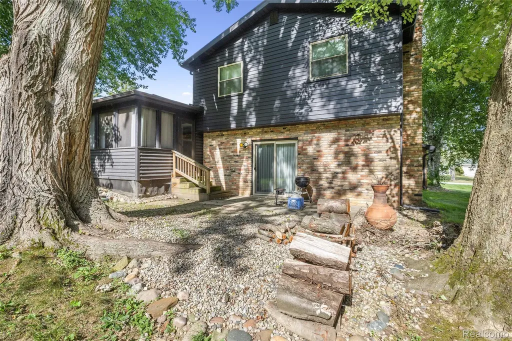 6180 Meyer Avenue Green Oak Township MI 48116