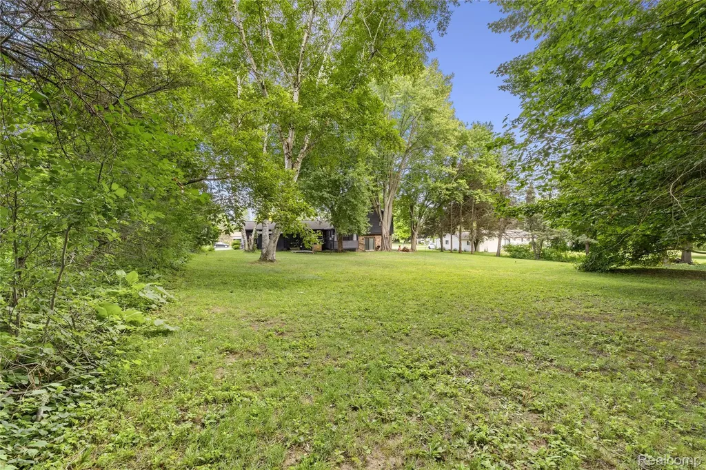 6180 Meyer Avenue Green Oak Township MI 48116