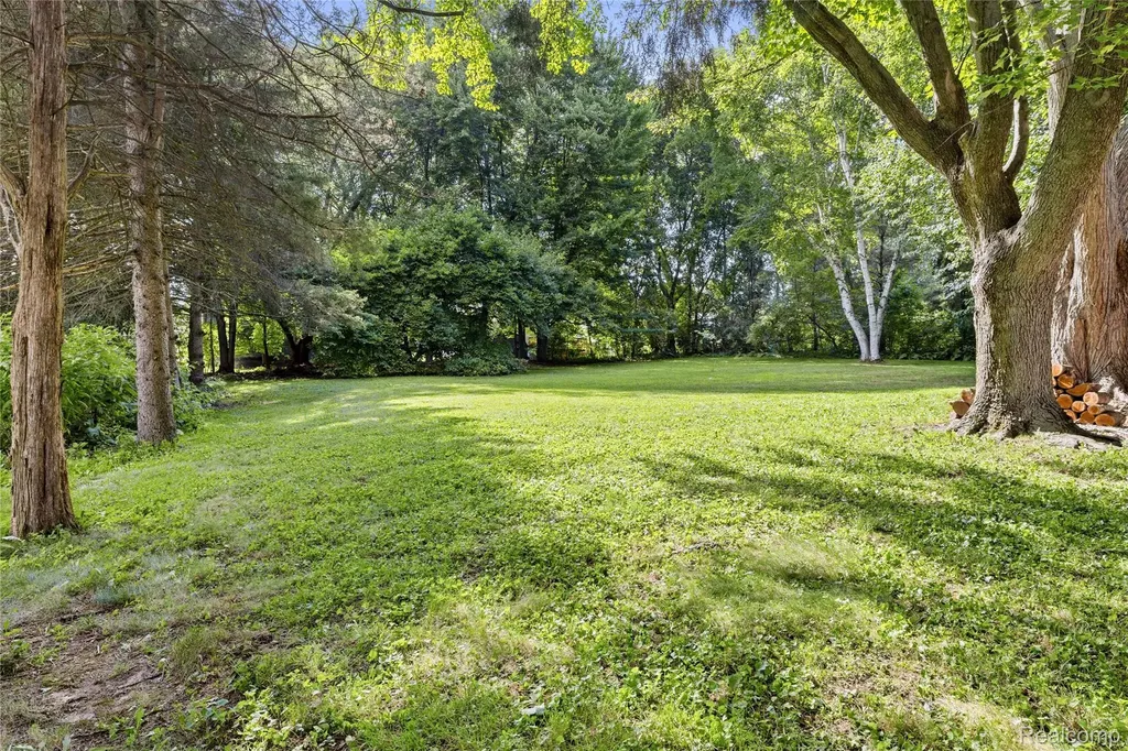 6180 Meyer Avenue Green Oak Township MI 48116