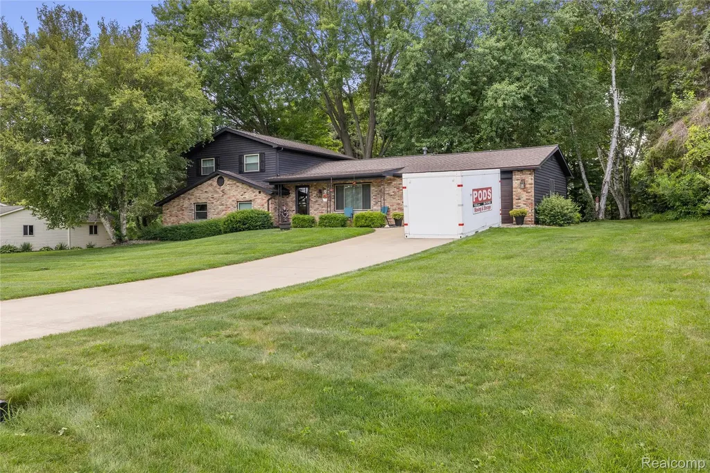 6180 Meyer Avenue Green Oak Township MI 48116