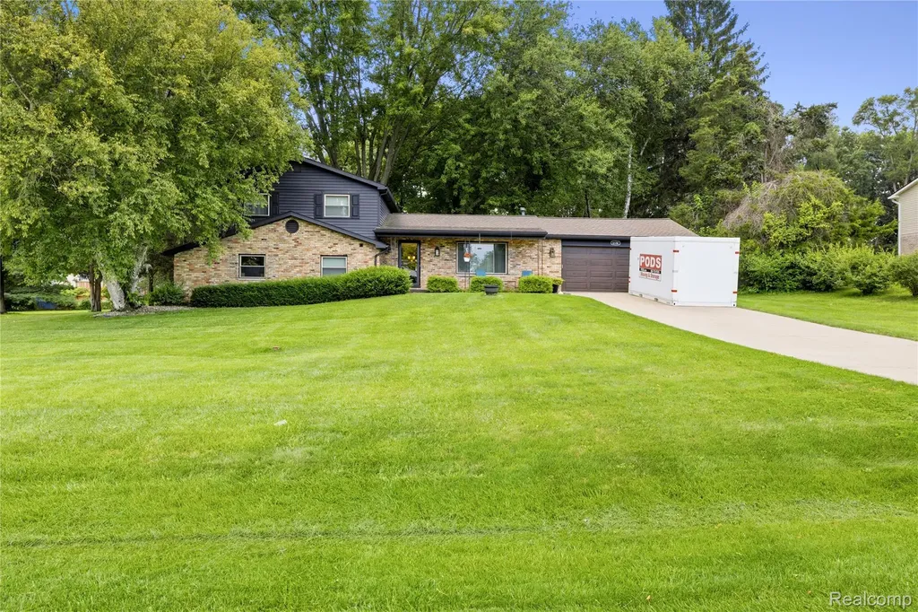 6180 Meyer Avenue Green Oak Township MI 48116