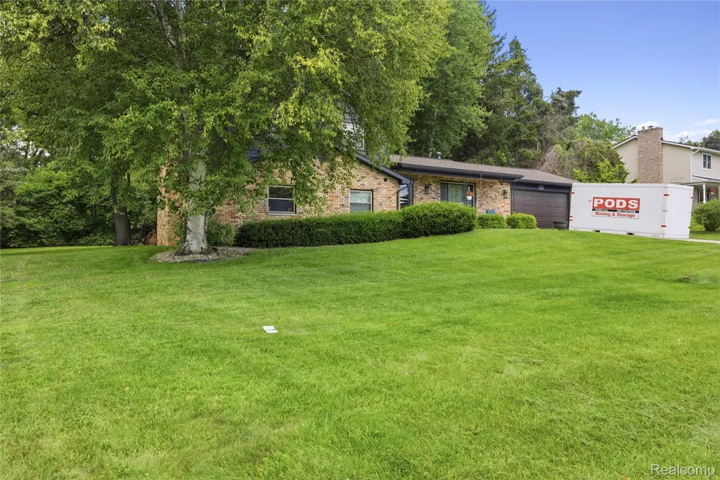 6180 Meyer Avenue Green Oak Township MI 48116