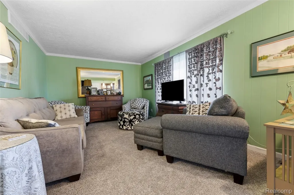 6180 Meyer Avenue Green Oak Township MI 48116
