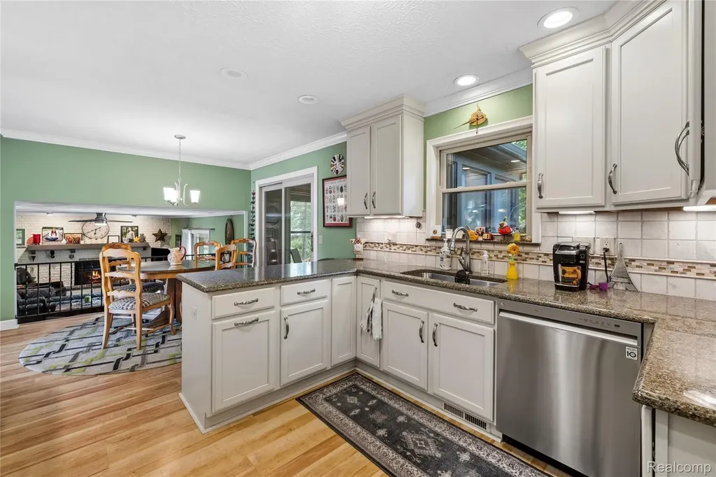 6180 Meyer Avenue Green Oak Township MI 48116