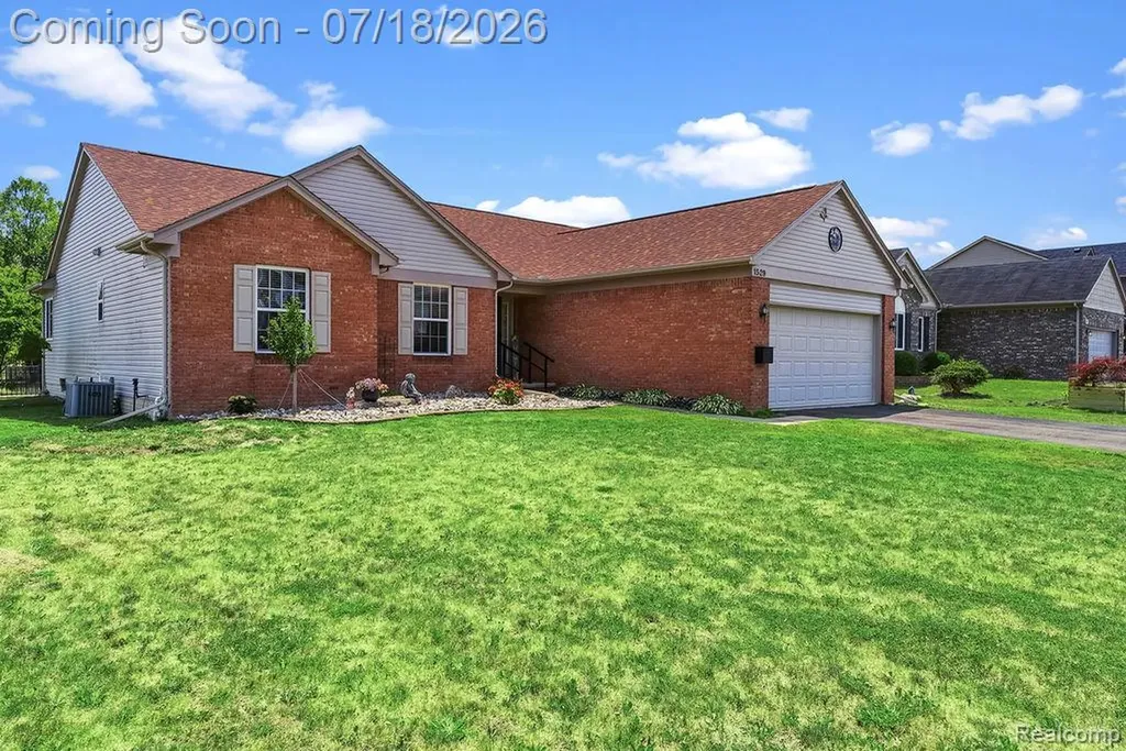 1529 Baypointe Circle Mundy Township MI 48439