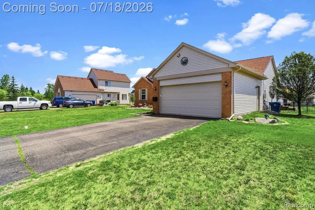 1529 Baypointe Circle Mundy Township MI 48439