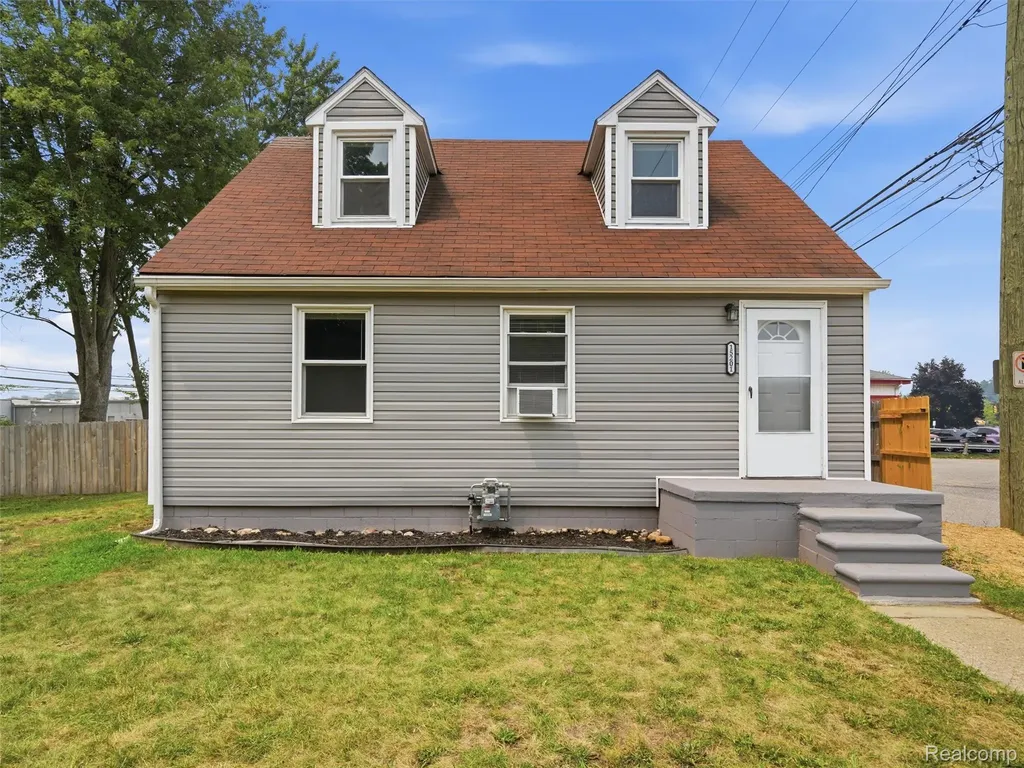 15201 Cavour Street Livonia City MI 48154