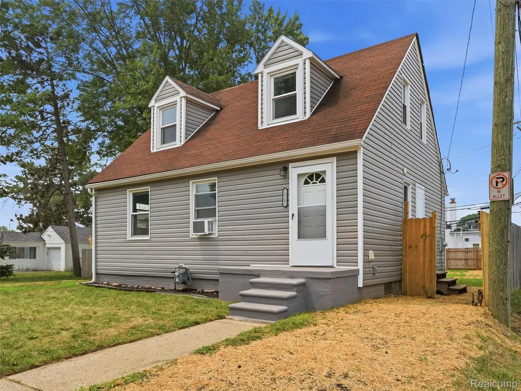 15201 Cavour Street Livonia City MI 48154