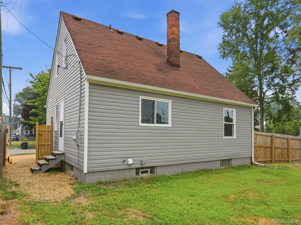 15201 Cavour Street Livonia City MI 48154