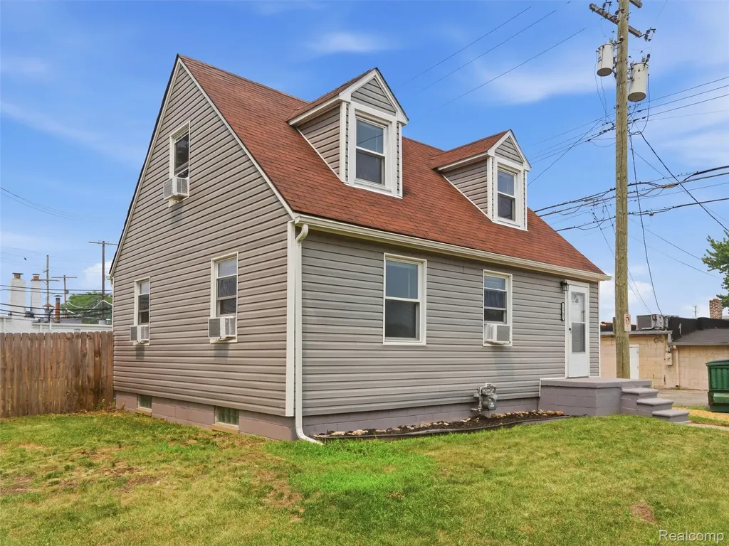 15201 Cavour Street Livonia City MI 48154