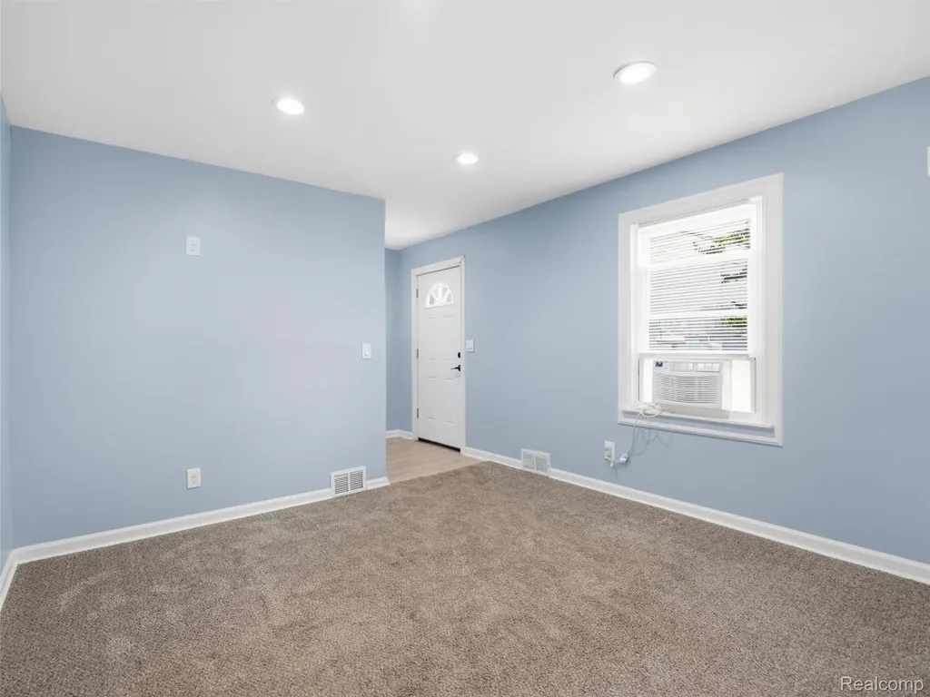 15201 Cavour Street Livonia City MI 48154