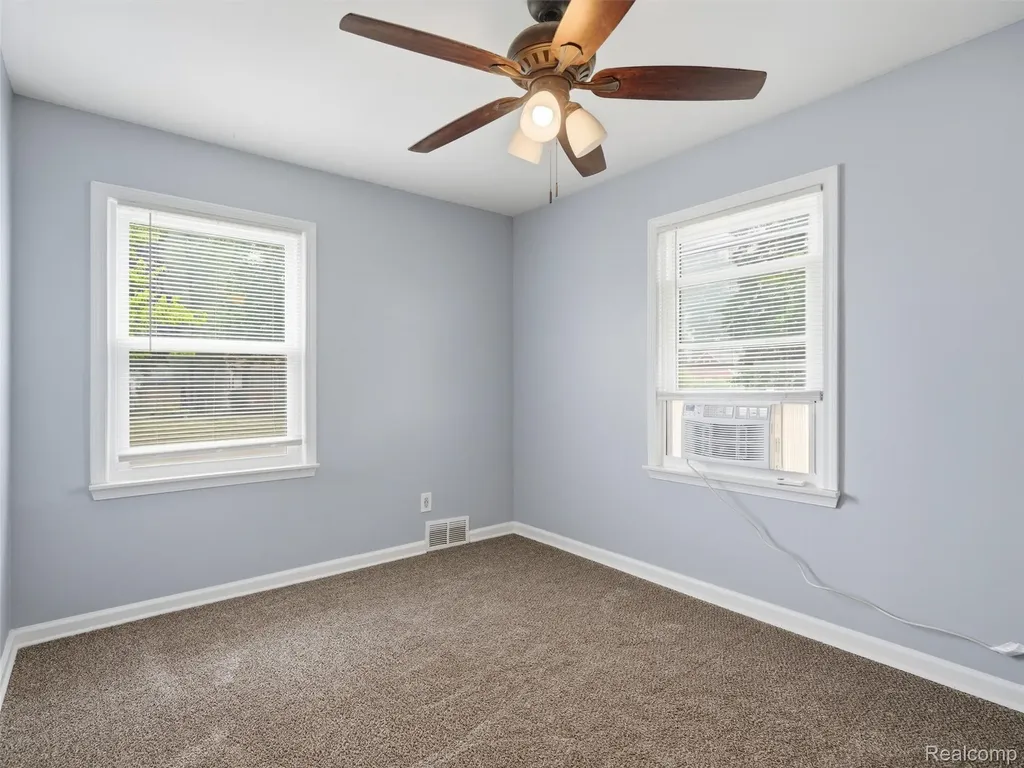 15201 Cavour Street Livonia City MI 48154