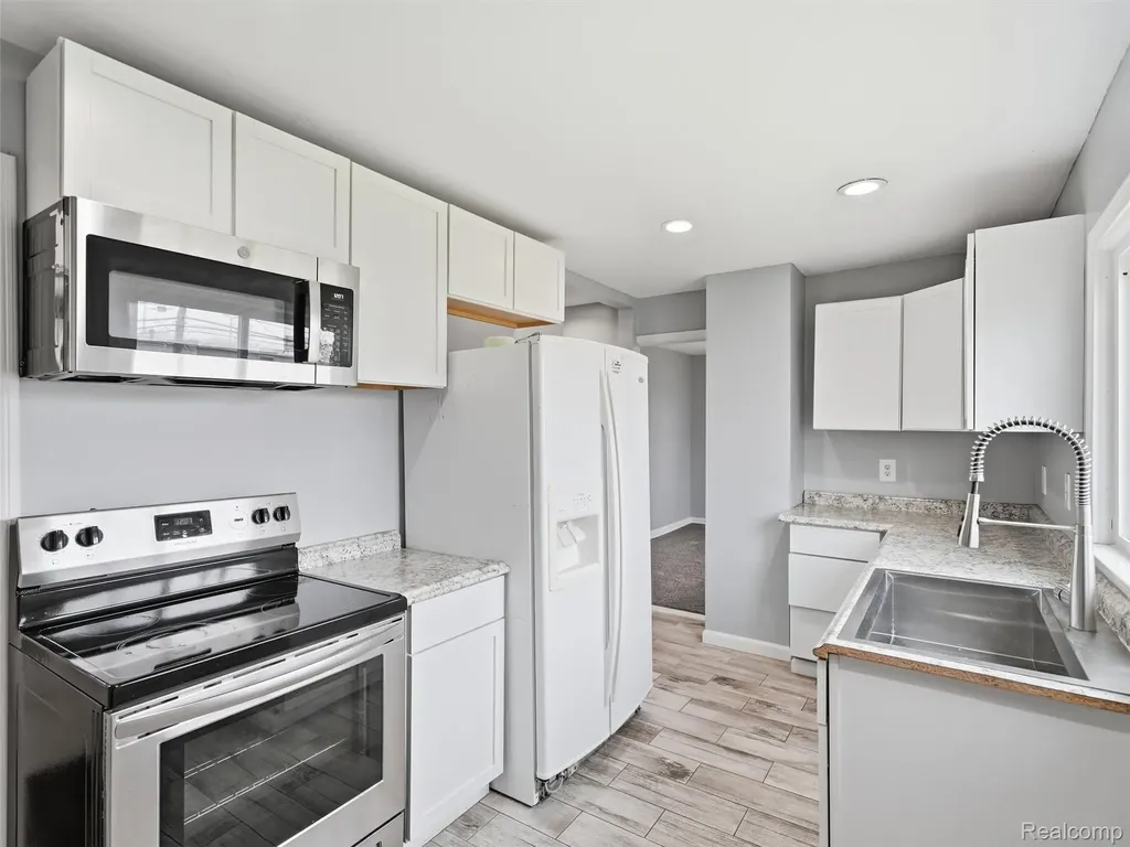 15201 Cavour Street Livonia City MI 48154