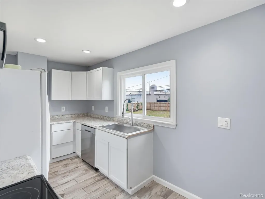 15201 Cavour Street Livonia City MI 48154