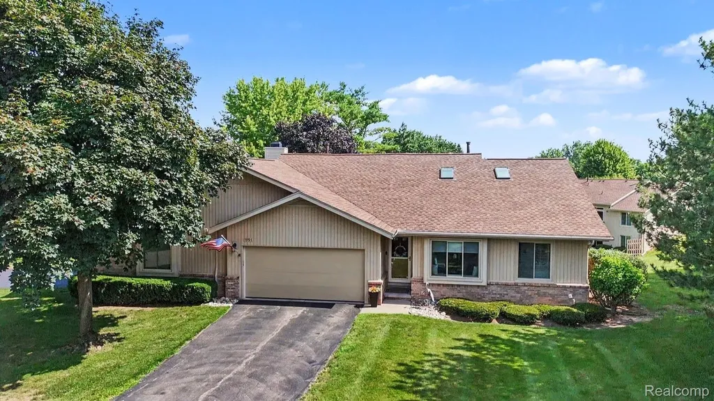 1991 Hunters Lane Orion Charter Township MI 48360