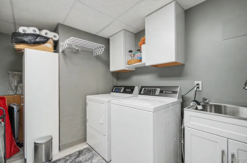 1991 Hunters Lane Orion Charter Township MI 48360
