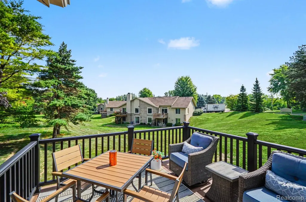 1991 Hunters Lane Orion Charter Township MI 48360