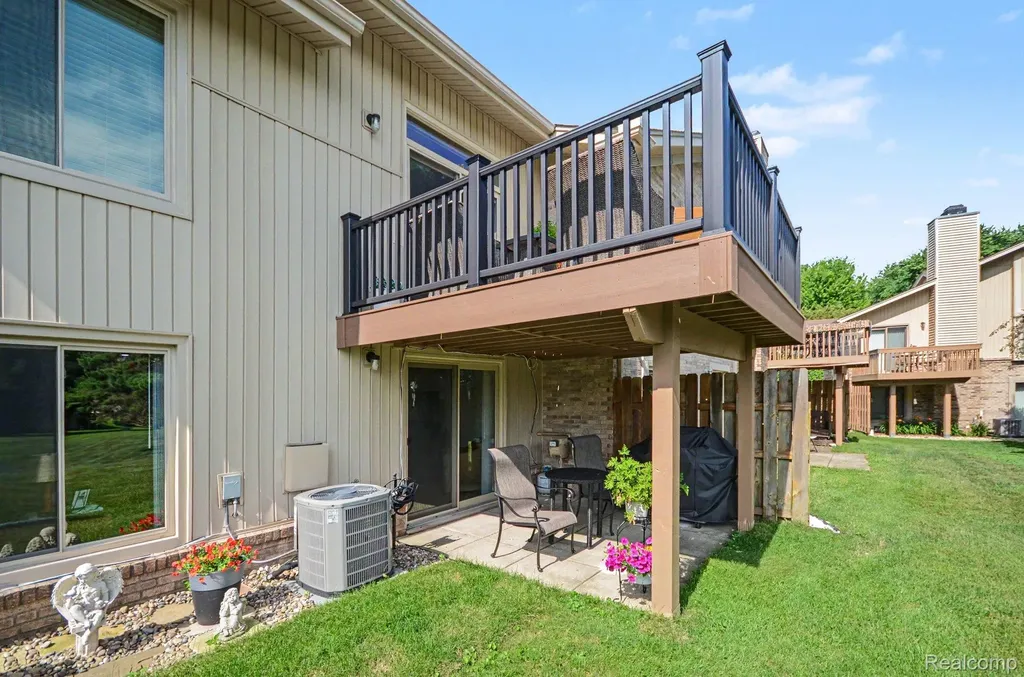 1991 Hunters Lane Orion Charter Township MI 48360