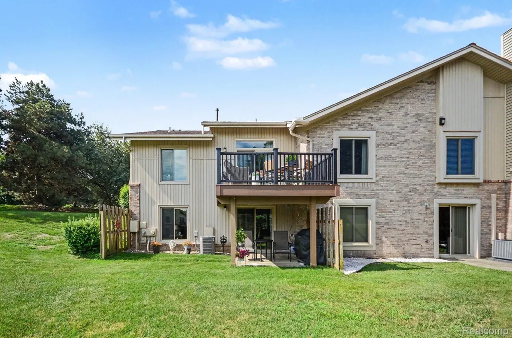 1991 Hunters Lane Orion Charter Township MI 48360