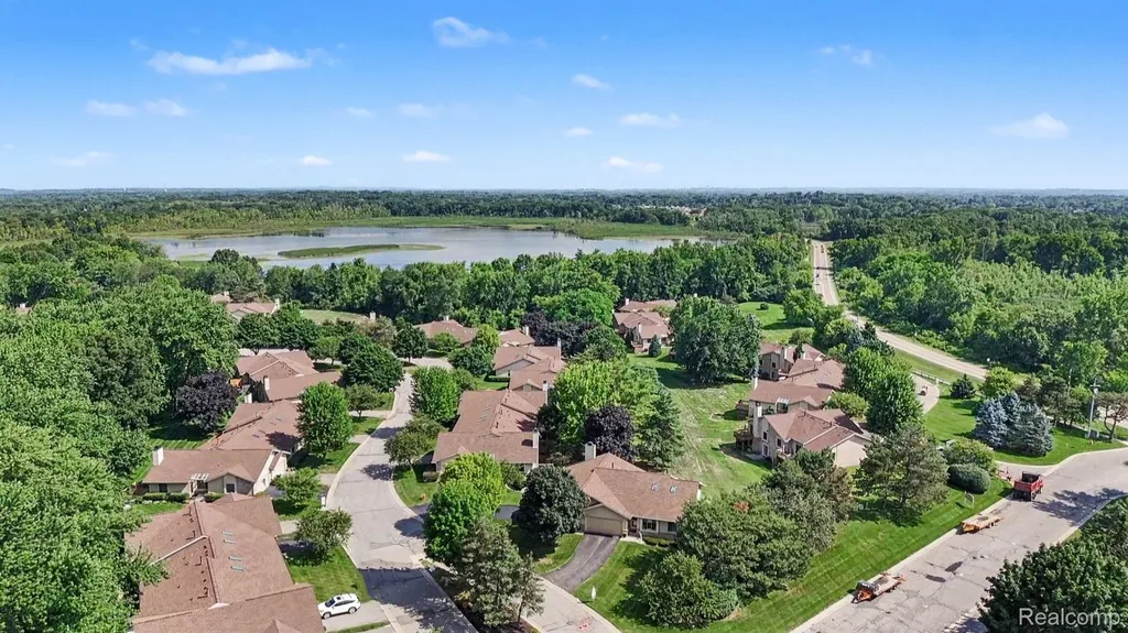 1991 Hunters Lane Orion Charter Township MI 48360