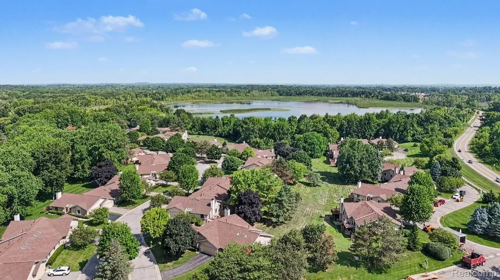 1991 Hunters Lane Orion Charter Township MI 48360