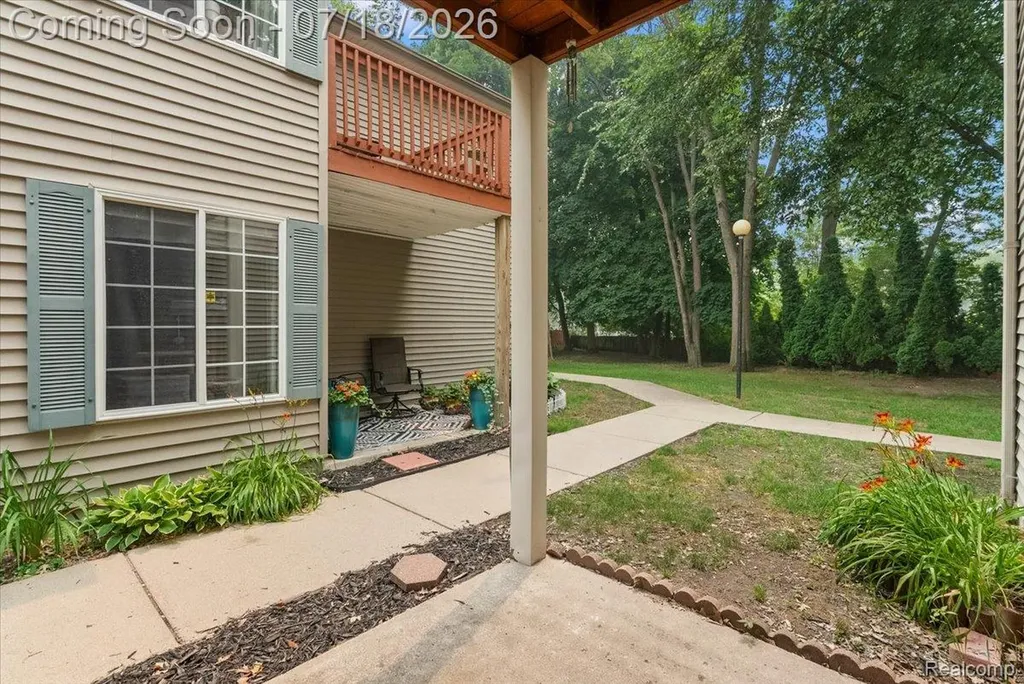 861 Saybrook Drive Waterford Charter Township MI 48327