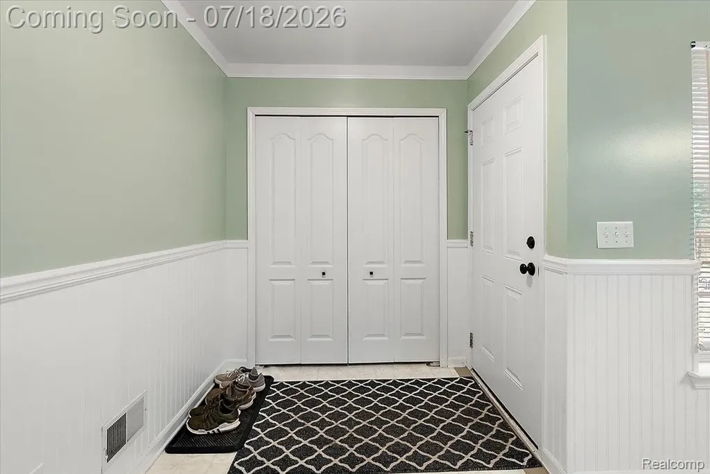861 Saybrook Drive Waterford Charter Township MI 48327