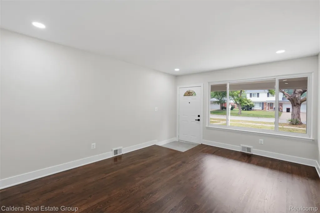 20291 Lacrosse Avenue Southfield City MI 48076