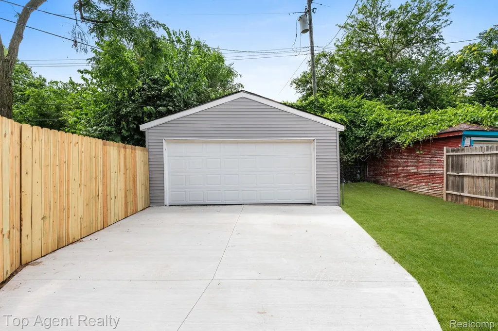 18947 Cherrylawn Street Detroit City MI 48221
