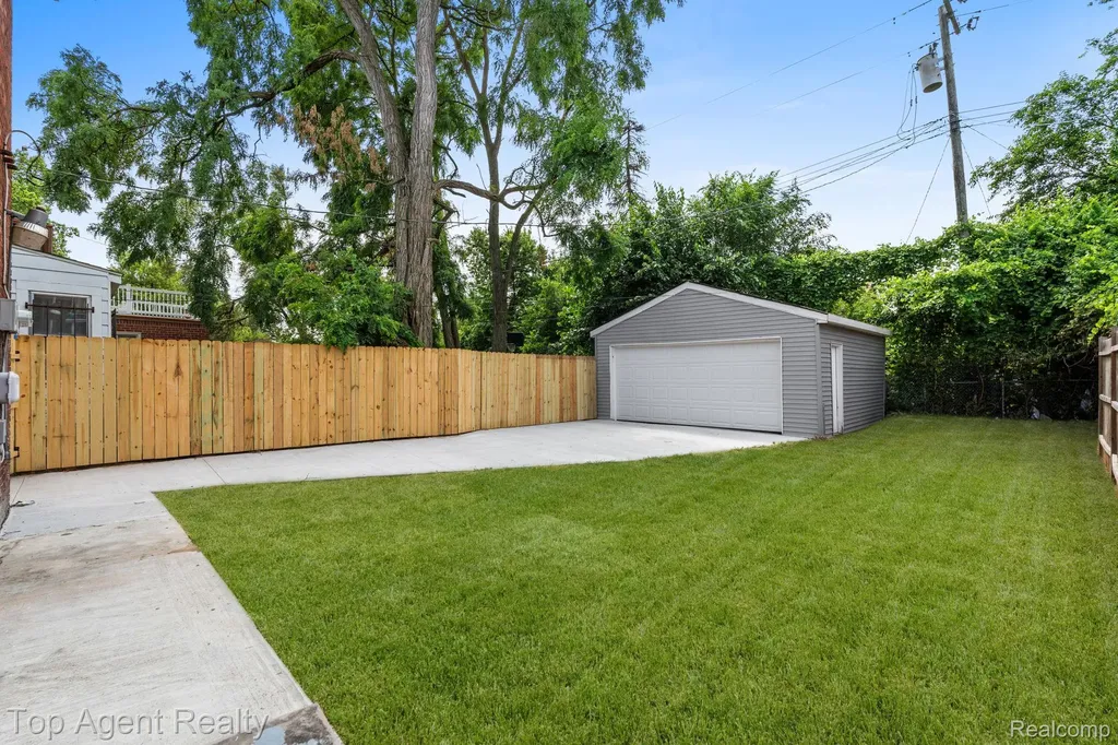 18947 Cherrylawn Street Detroit City MI 48221