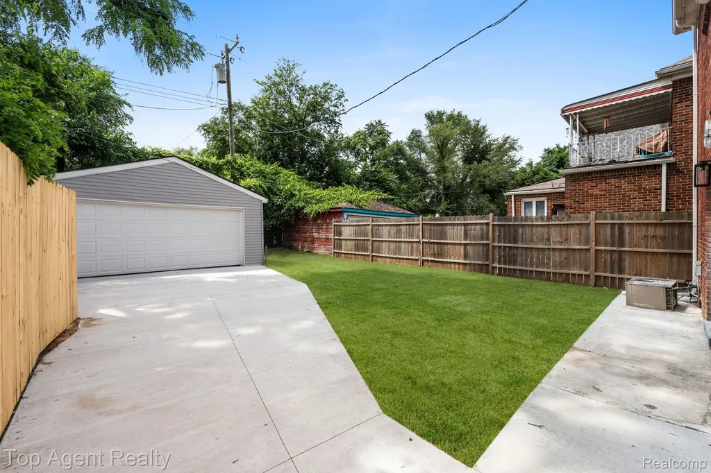 18947 Cherrylawn Street Detroit City MI 48221