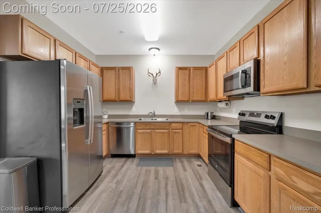 1385 Parkcrest Drive Waterford Charter Township MI 48327