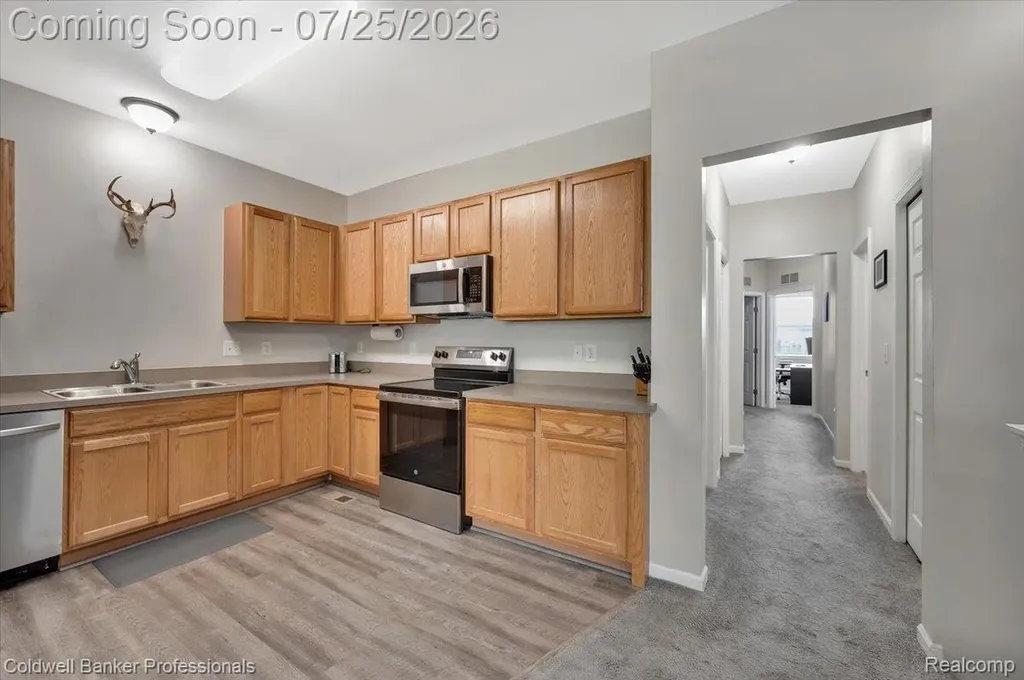 1385 Parkcrest Drive Waterford Charter Township MI 48327
