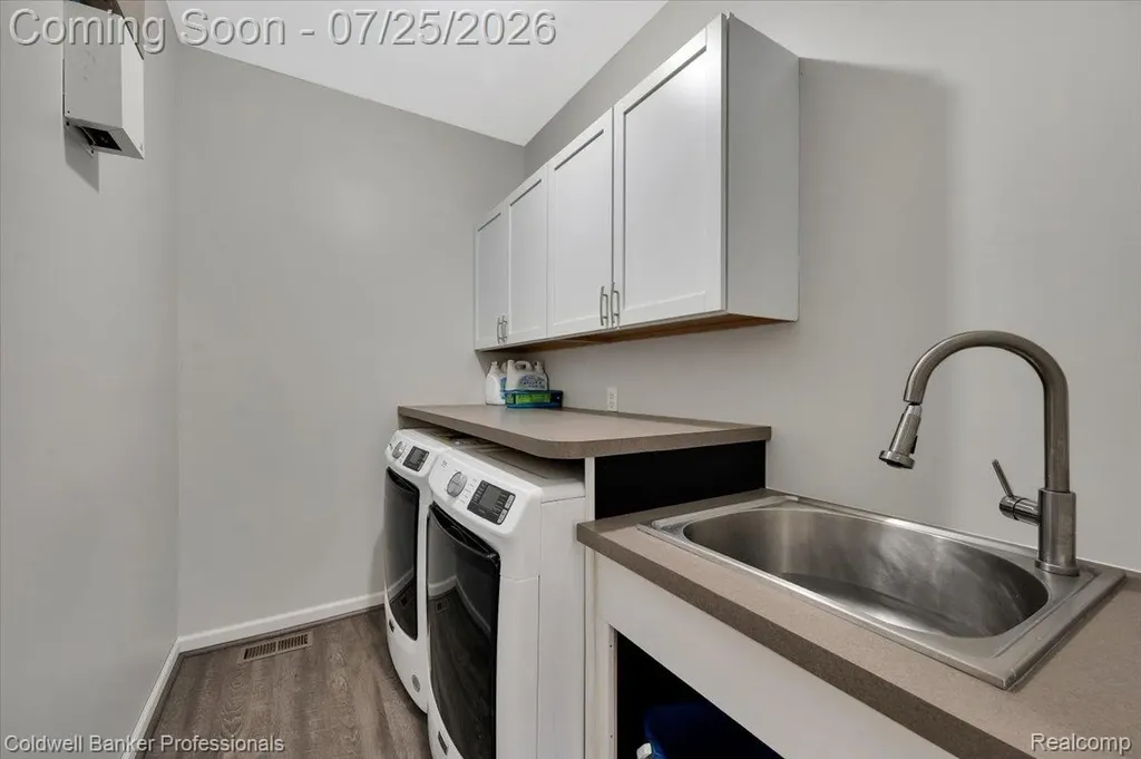 1385 Parkcrest Drive Waterford Charter Township MI 48327