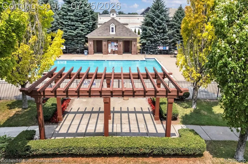 1385 Parkcrest Drive Waterford Charter Township MI 48327