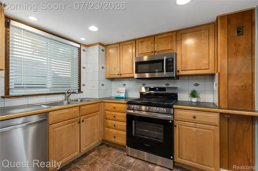 703 Florence Avenue Royal Oak City MI 48067