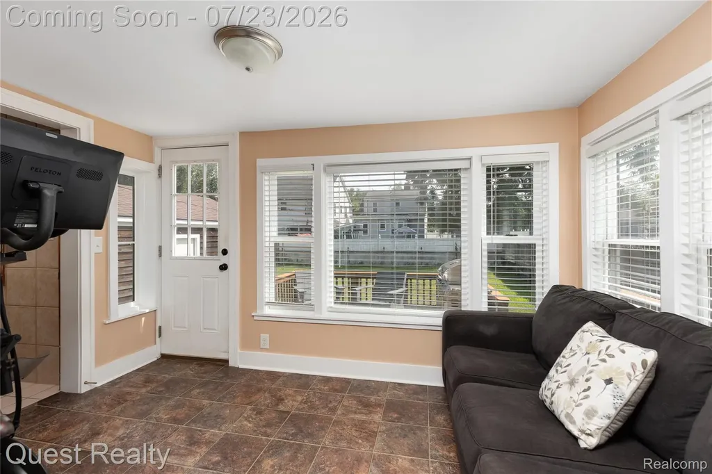 703 Florence Avenue Royal Oak City MI 48067