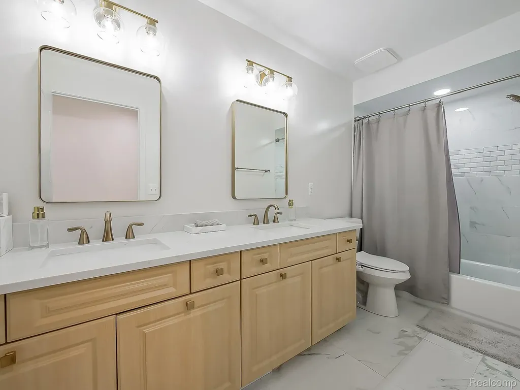 57633 Yorkshire Drive Washington Township MI 48094