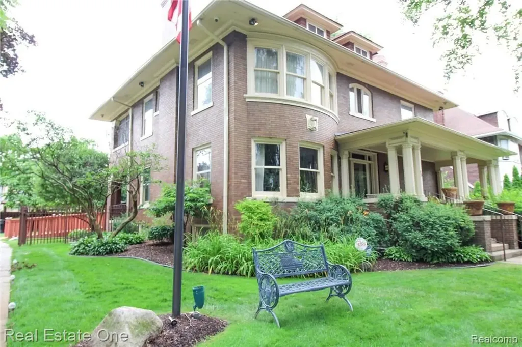 90 Edison Street Detroit City MI 48202