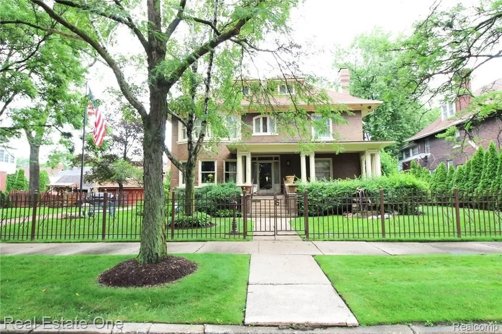 90 Edison Street Detroit City MI 48202