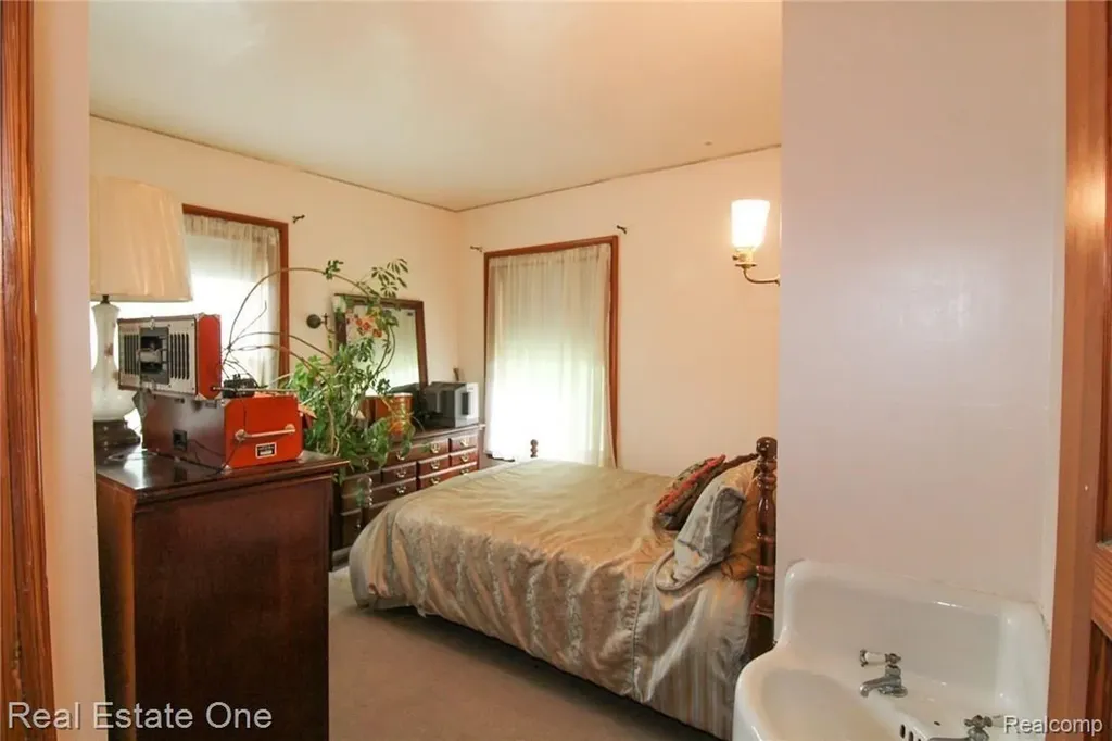 90 Edison Street Detroit City MI 48202
