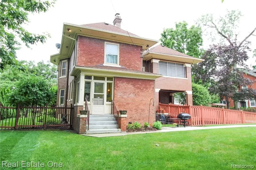 90 Edison Street Detroit City MI 48202