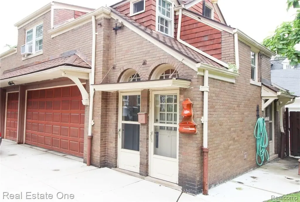 90 Edison Street Detroit City MI 48202