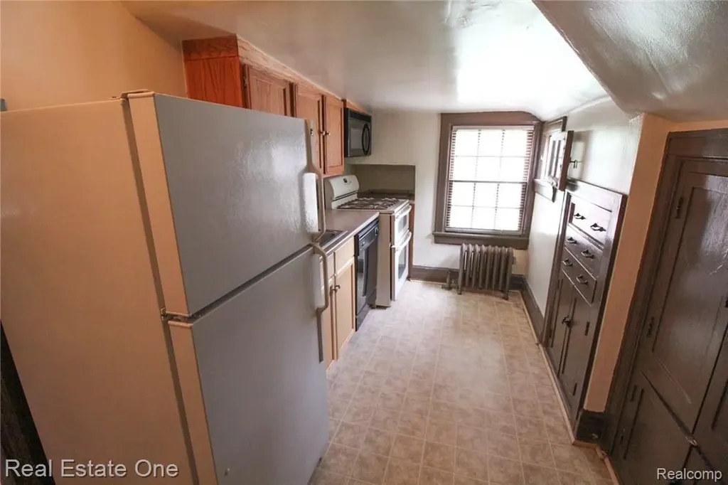 90 Edison Street Detroit City MI 48202