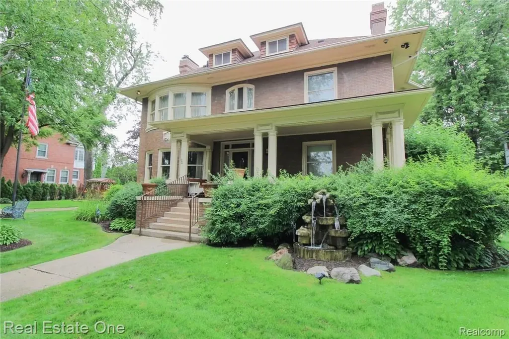 90 Edison Street Detroit City MI 48202