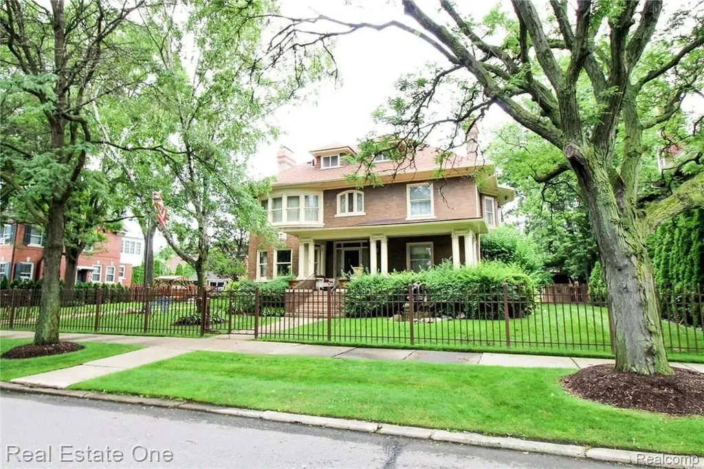 90 Edison Street Detroit City MI 48202