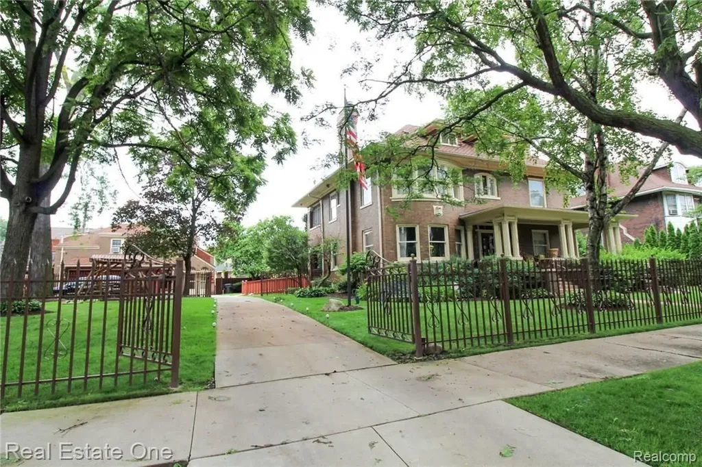 90 Edison Street Detroit City MI 48202