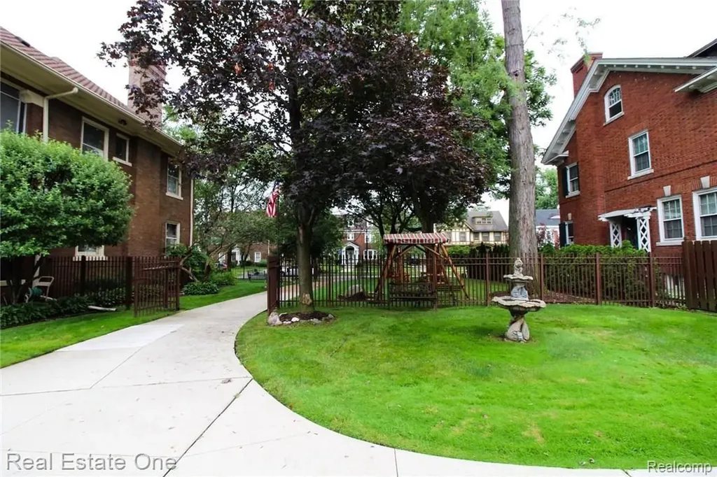 90 Edison Street Detroit City MI 48202