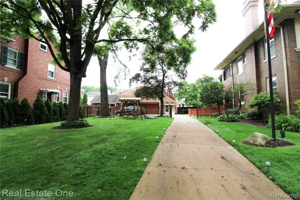 90 Edison Street Detroit City MI 48202